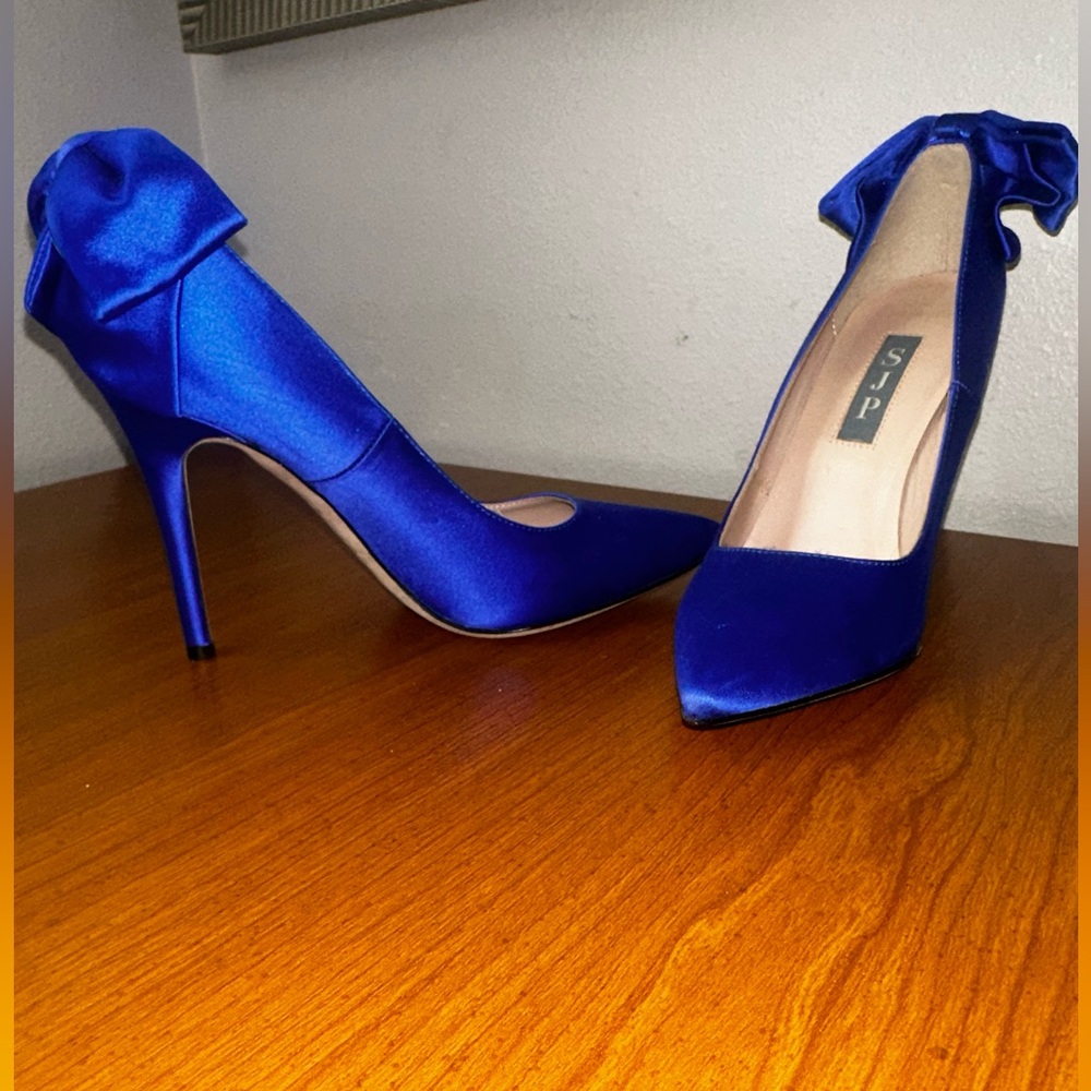 SJP Royal Blue Satin Bow Heel : Who can resist an oversized satin bow? Beautiful